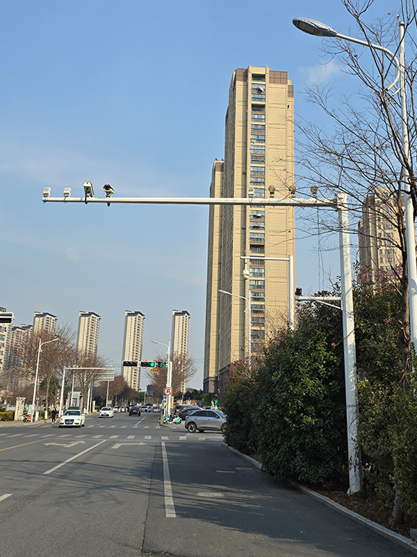 道路监控杆