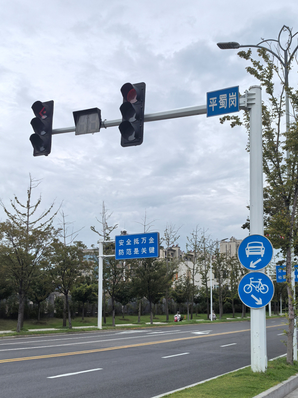 交通路口信号灯杆