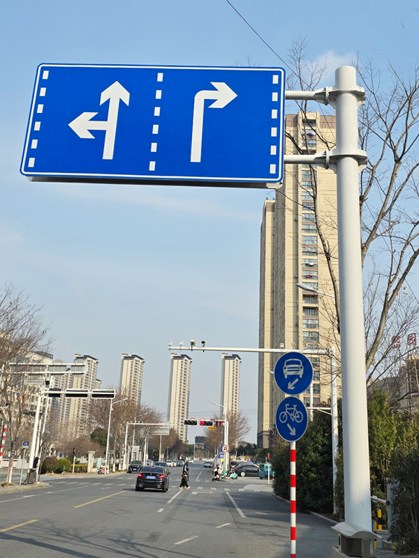 交通标志杆，交通标志牌