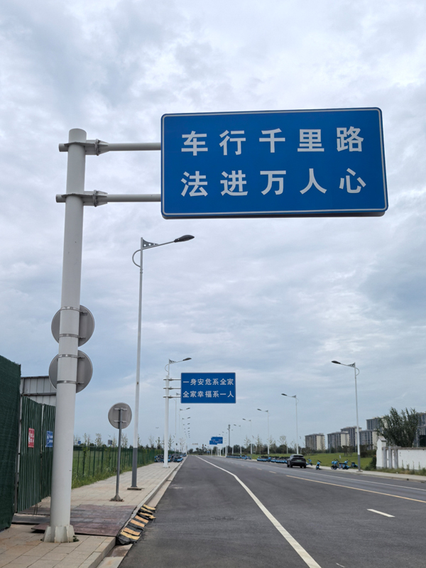 交通标志杆，交通标志牌
